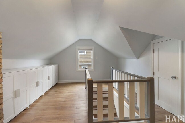 Building Photo - 115 N Hager Ave