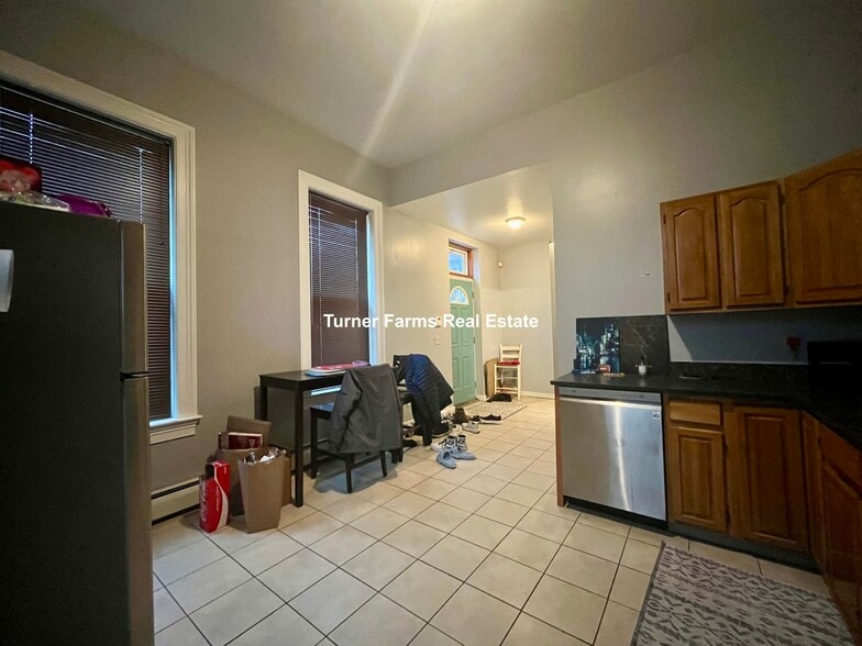 Building Photo - 8 Centre St