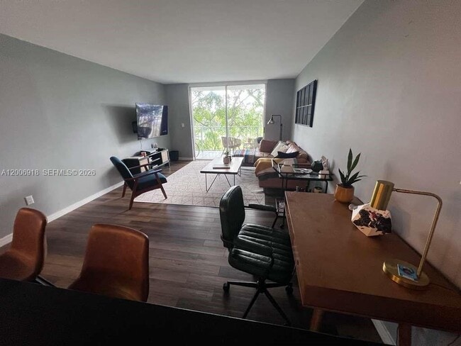 Building Photo - 650 NE 64th St