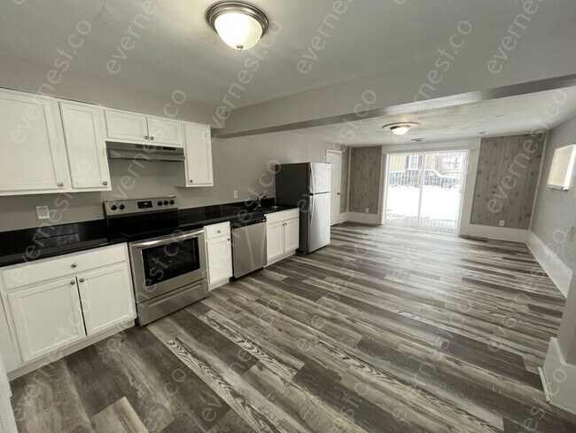 Building Photo - 5085 Adella St