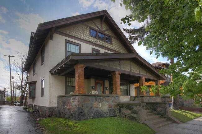 Building Photo - 360 Richard Terrace SE