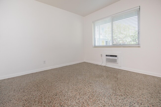 Building Photo - 101 S Palmway