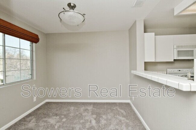 Building Photo - 7052 Dublin Meadows St