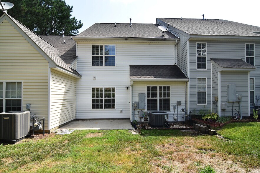 Building Photo - 8339 Christmas Ct