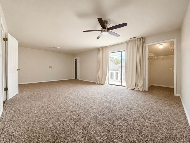 Building Photo - 8758 Oak Park Cir