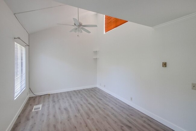 Building Photo - Spacious La Jolla Townhome in Desirable Wo...
