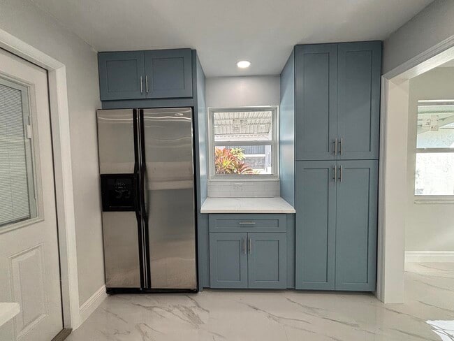 Building Photo - 1307 SW 24th St