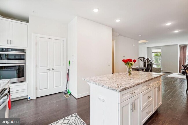 Building Photo - 13358 Sherwood Park Ln