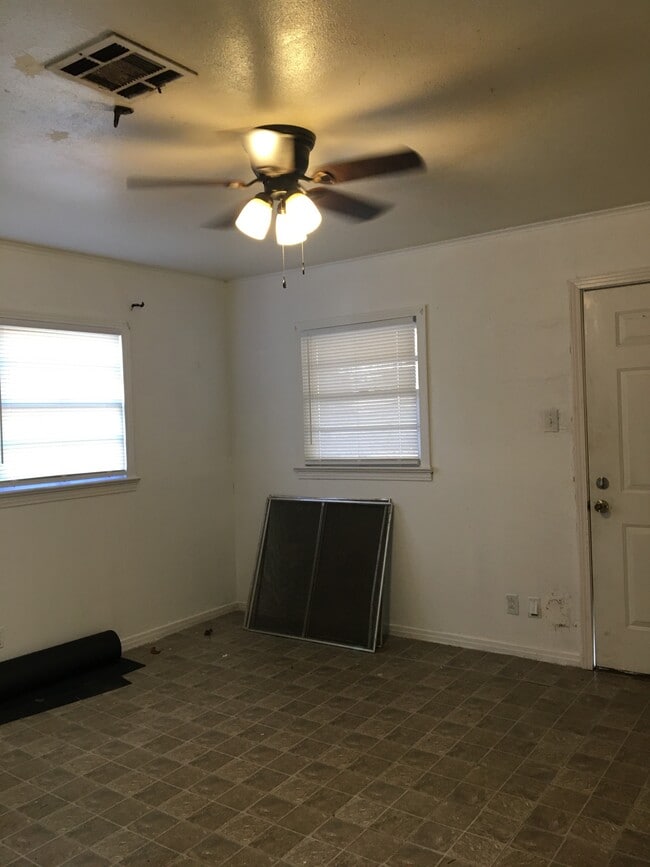 Building Photo - 1911 Lexington St