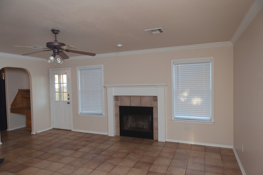 Building Photo - 1600 Quarry Dr