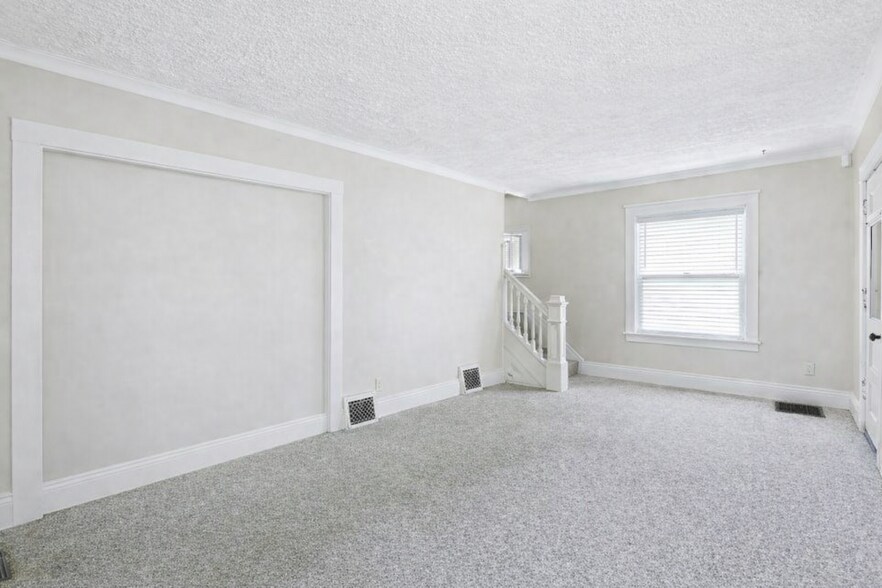 Building Photo - 346 Cleveland Ave N