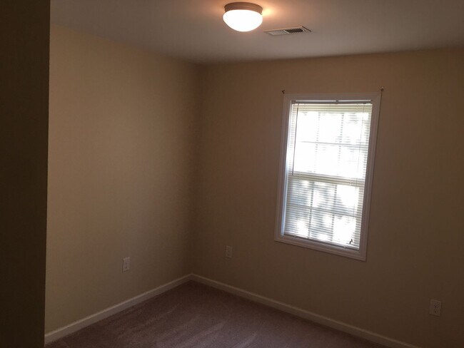 Building Photo - CHARMING 3 BEDROOM HOME IN NEW BERN!