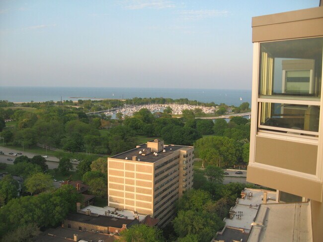 Building Photo - 720 W Gordon Terrace