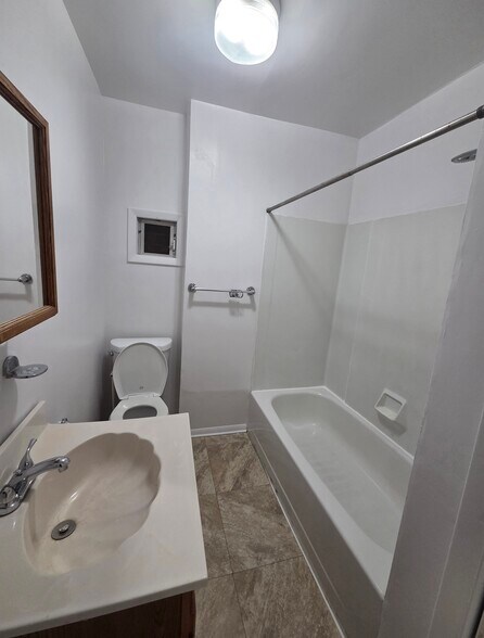 Building Photo - 7 Bridle Path Ln