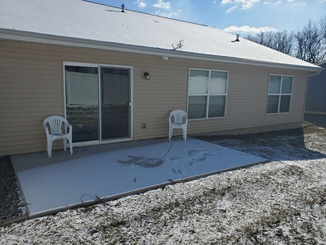 Building Photo - NEW CONSTRUCTION: 2 Bedroom 2 Full Bath Single Story in East Moline