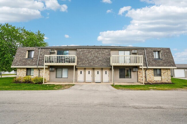 Building Photo - Renovated Private Entry 2 Bedroom Apartment Available!