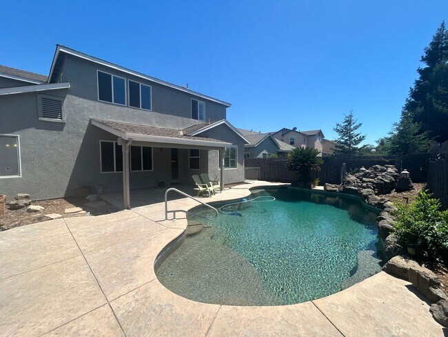 Building Photo - 5801 Eisenhower Dr