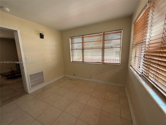 Building Photo - 2435 Wilson St