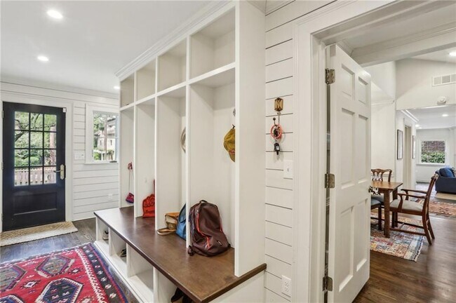 Building Photo - 2415 Oldfield Rd NW