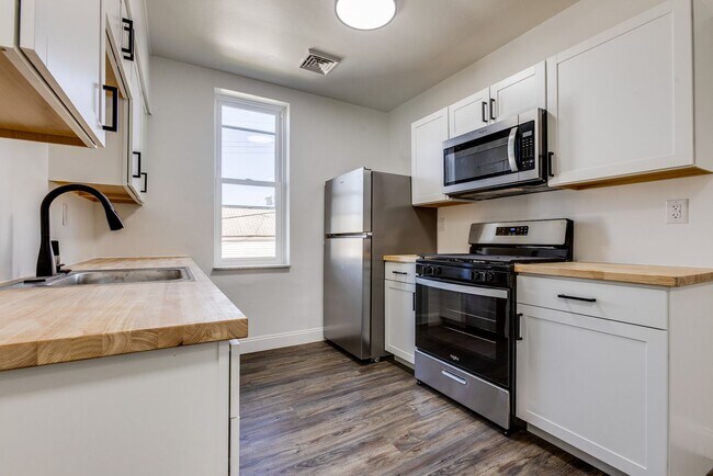 Building Photo - 2439 Arlington Ave