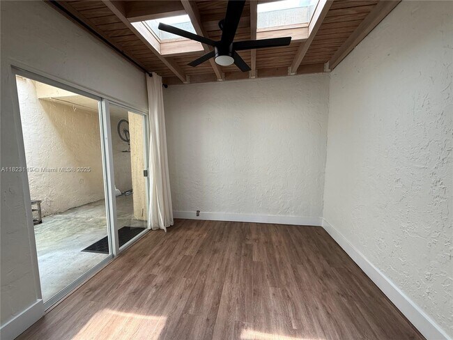 Building Photo - 8522 SW 103rd Ave