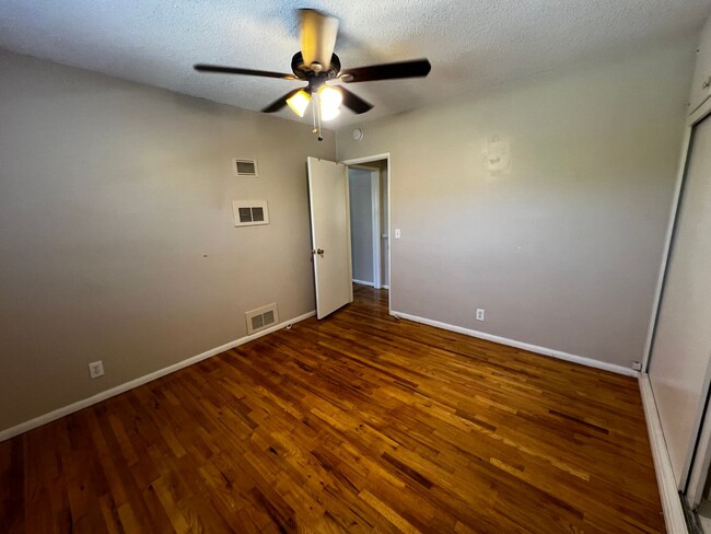 Building Photo - 1 Bedroom 1 Bath Duplex for Rent in Glendora