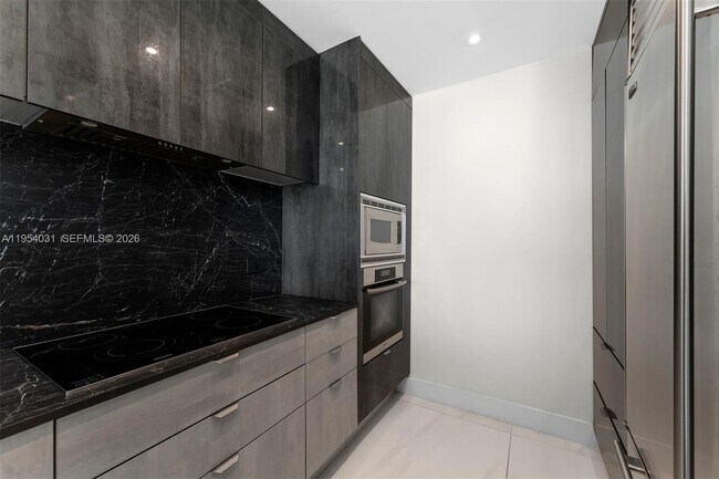 Building Photo - 900 Biscayne Blvd