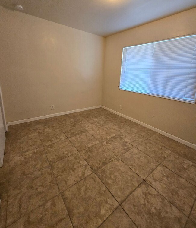 Building Photo - Foothill Plaza Apartments