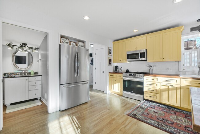 Building Photo - 814 Locust St