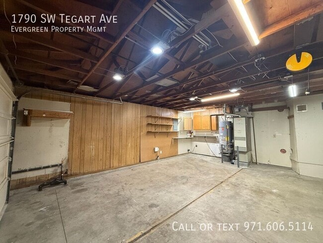 Building Photo - 1790 SW Tegart Ave