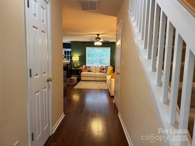 Building Photo - 8763 Robinson Forest Dr