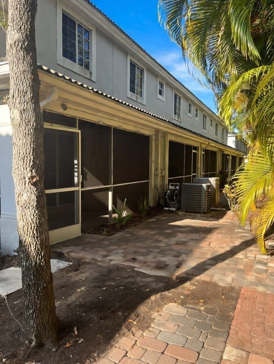 Building Photo - 8165 Pacific Beach Dr