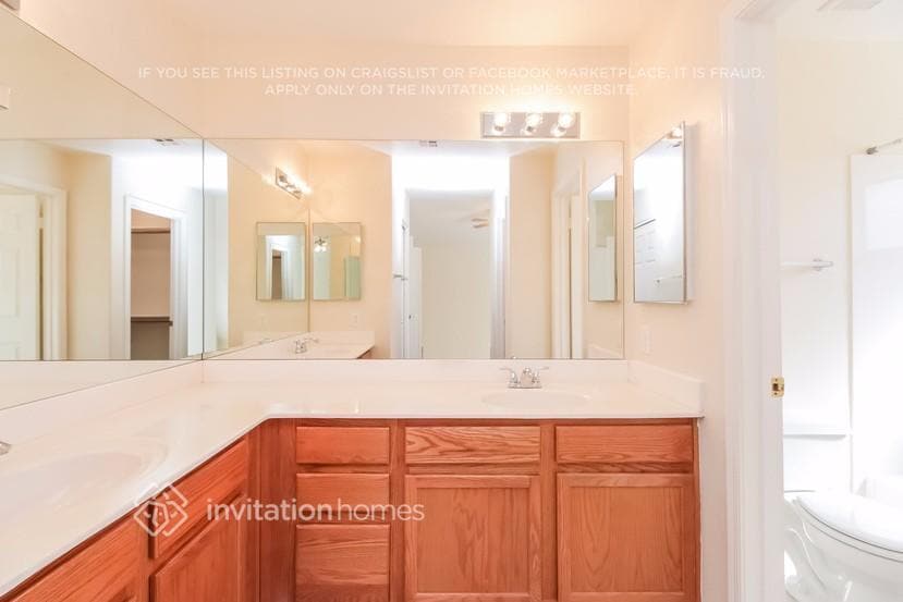 Building Photo - 250 W Juniper Ave