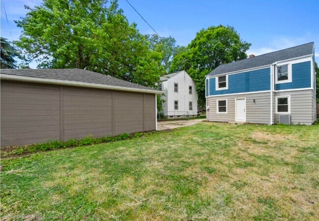 Building Photo - 2126 S 80th St