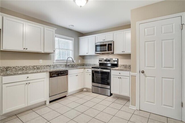 Building Photo - 8401 Union Grove Rd