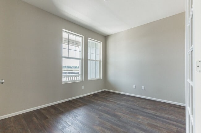 Building Photo - Contemporary 3 bedroom attached residence ...