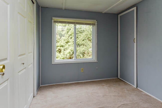 Building Photo - 8 Hilltop Dr