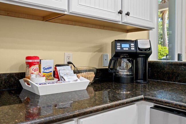 Building Photo - 2469 Bungalo Ln