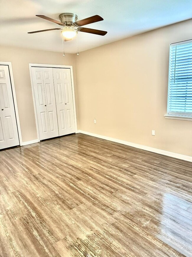 Building Photo - 305 N 40th Ave