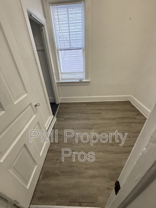 Building Photo - 2630 N 24th Pl