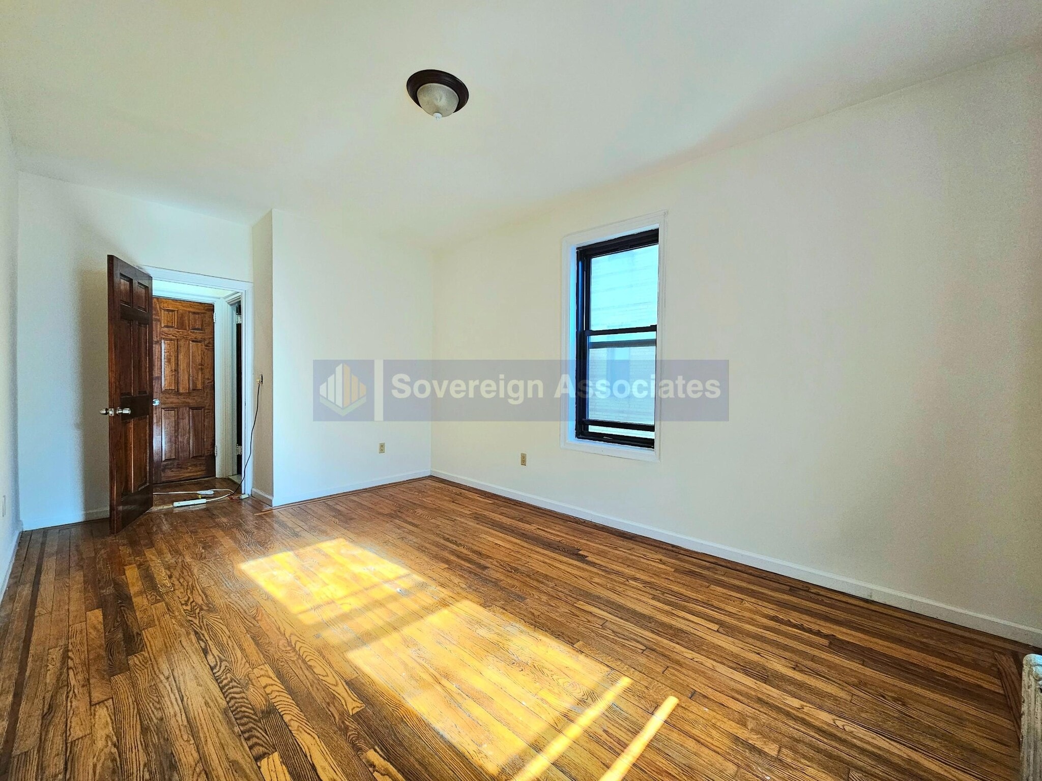 Building Photo - 30 Dongan Pl