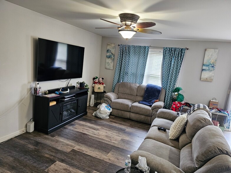 Building Photo - 202 Fawn Ct