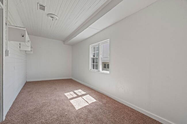 Building Photo - 5218 Elm St