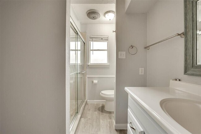 Building Photo - 1125 Shady Elm Ct