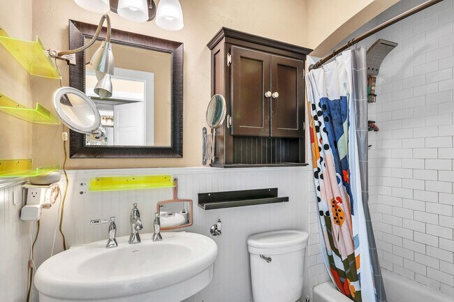 Building Photo - 1509 NW 4th Ave