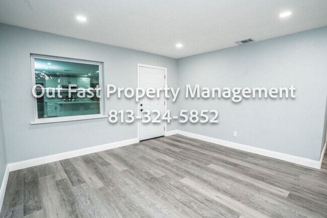 Building Photo - Bright Corner-Lot Home Near Bayshore and City Conveniences