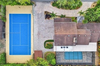 Building Photo - 2120 SW 28th Way