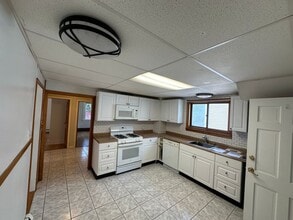 Building Photo - 68 Trull St
