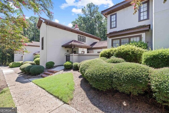 Building Photo - 1410 Club Dr