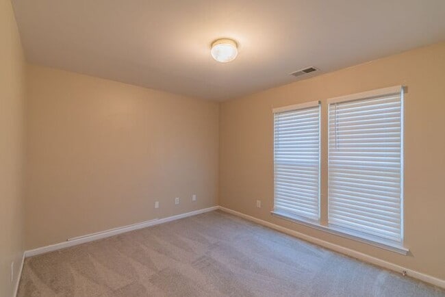 Building Photo - Lovely 2 car garage home in Charlotte